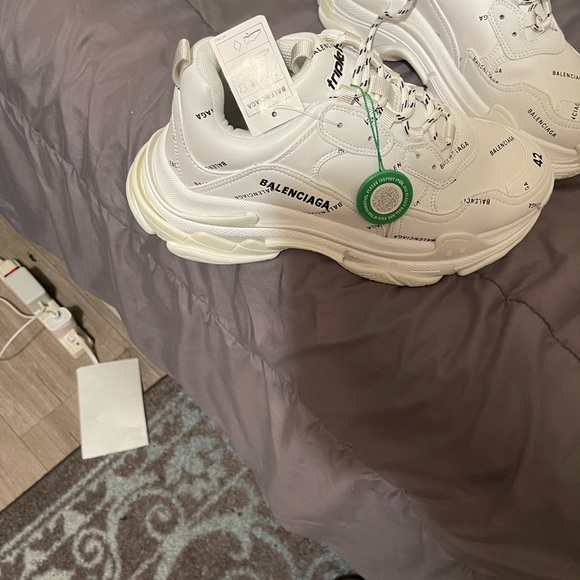 Selling my two pairs of Balenciagas.. if anyone is interested just let me know. - Picture 4 of 14